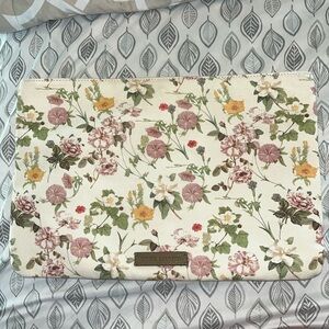 Vince Camuto floral Pattern Travel bag.  Beige with yellow pink and red flowers